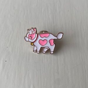 $3 or FREE w/ purchase! Adorable pink heart happy cow pin rose gold